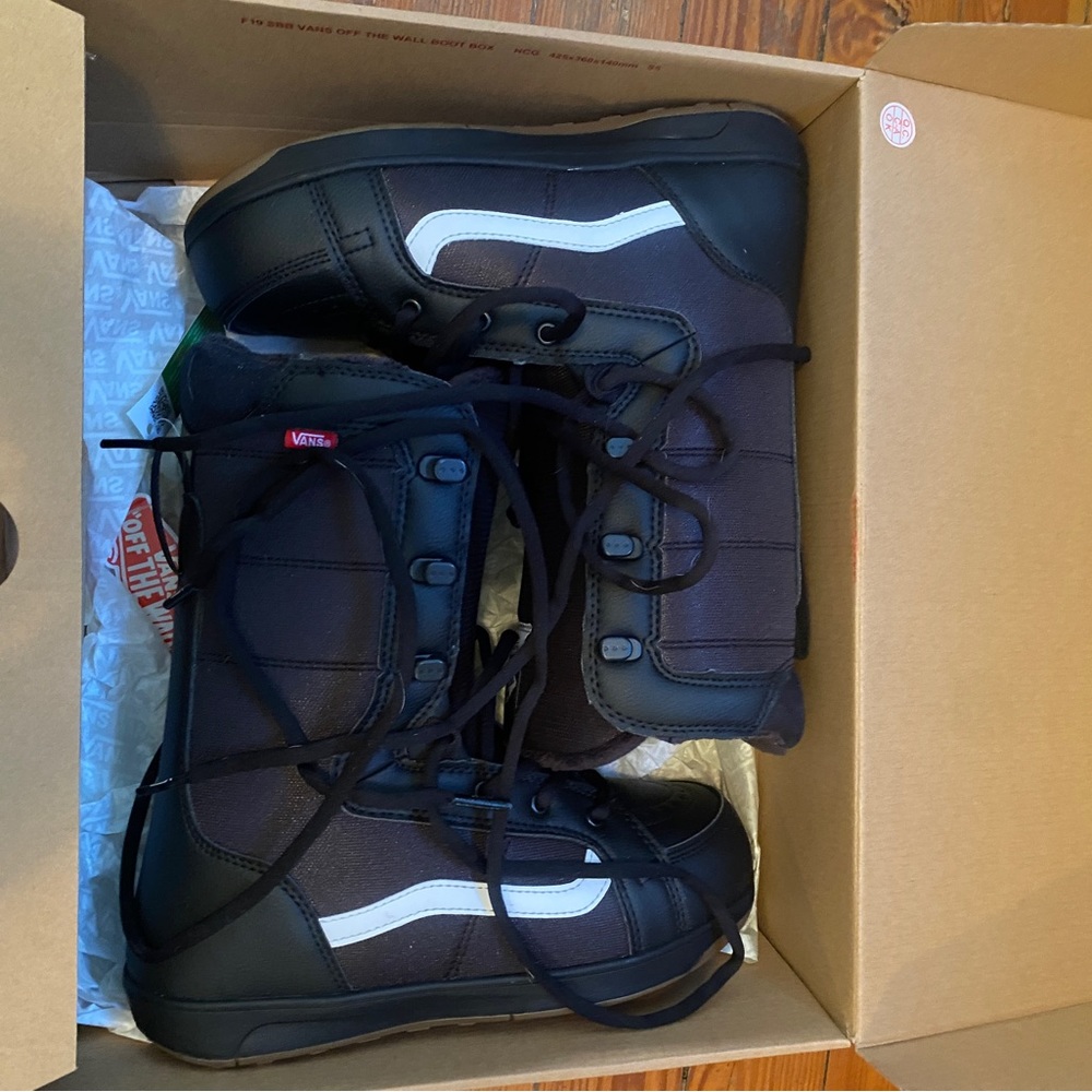 NIB size 9 Men's Vans H-Standard Linerless Snowboard Boots